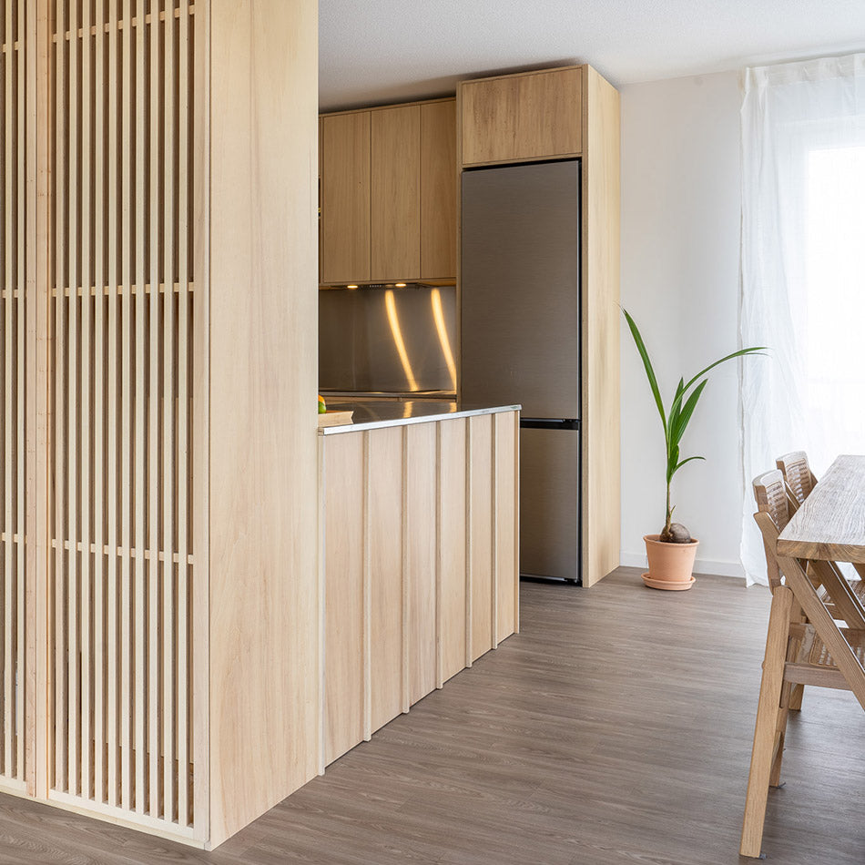 Cuisine sur mesure Phuong — détail en peuplier