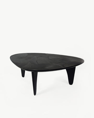 Table basse DUMA en chêne massif gravé et teinté noir
