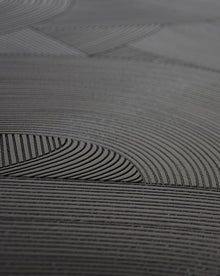 Table basse DUMA en chêne massif gravé et teinté noir – en situation dans un intérieur — vue 3