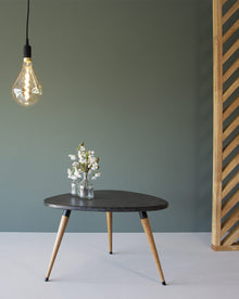 Table basse KAKOGAN en granit noir et chêne massif – vue 3 — vue 3