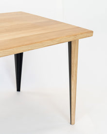 Table LIGNUM en chêne massif avec pieds en métal – vue 5 — vue 5