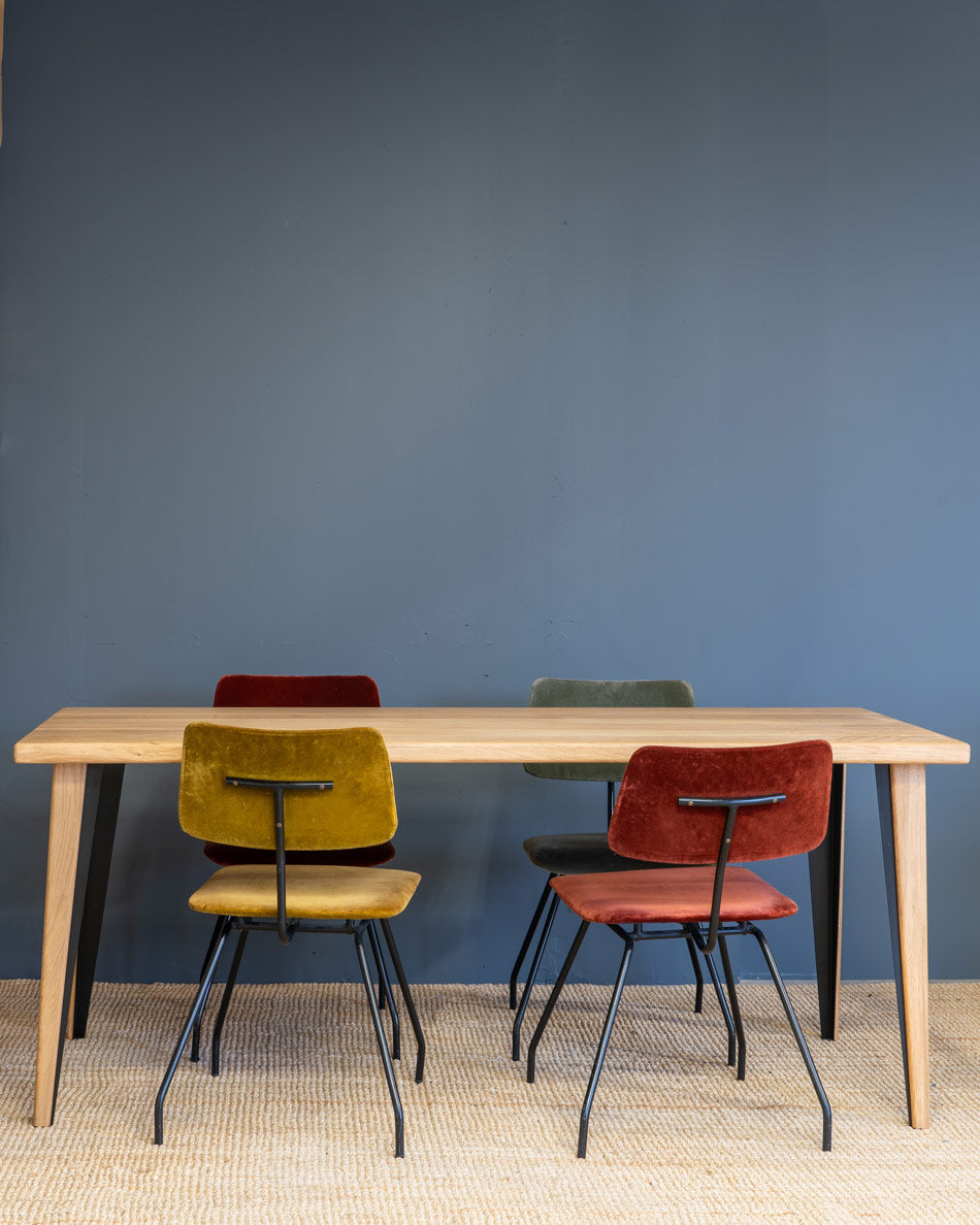 Table LIGNUM en chêne massif avec pieds en métal – vue 10 — vue 10