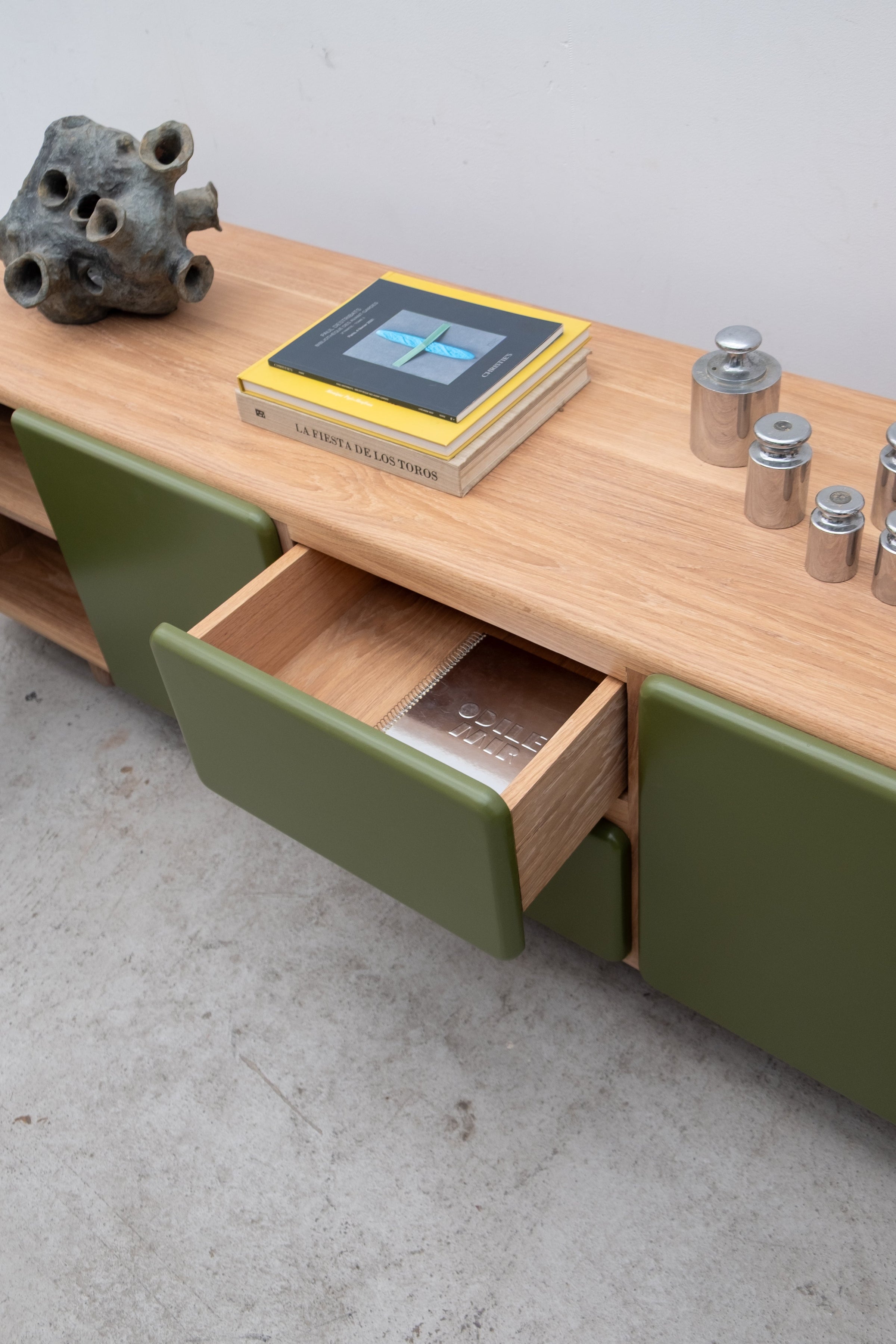 Console MONOLITHE en chêne massif avec finition verte – vue 6 — vue 6