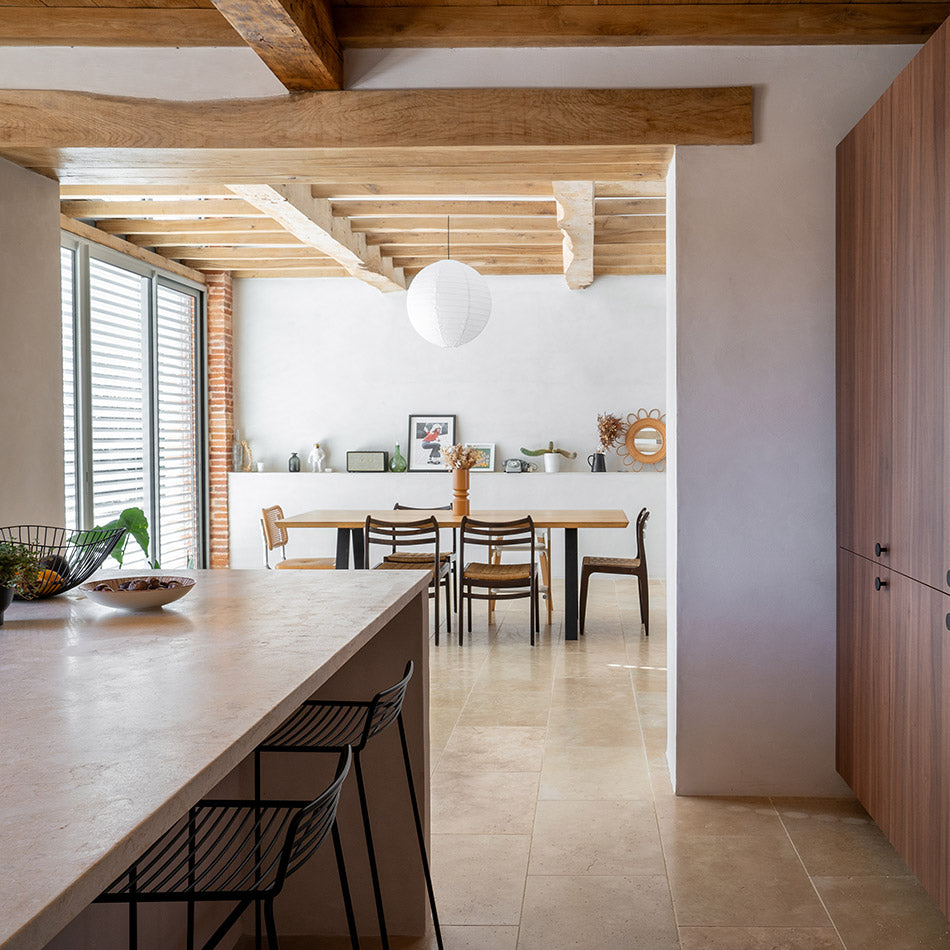 Cuisine sur mesure en noyer du projet Maryline