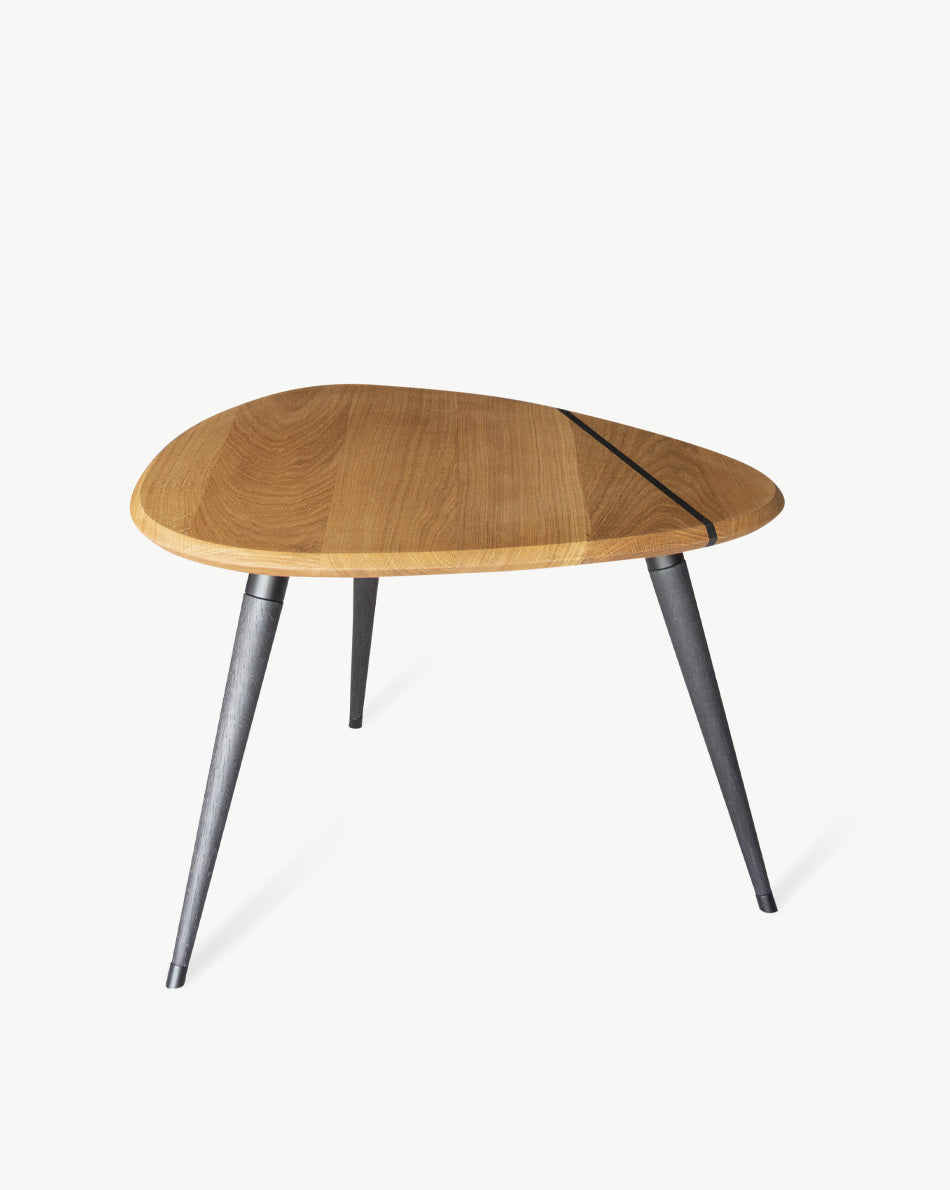 Table basse NOMU en chêne massif aux pieds compas noirs — vue 1