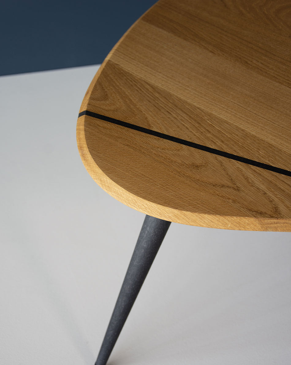 Table basse NOMU en chêne massif aux pieds compas noirs – vue 3 — vue 3
