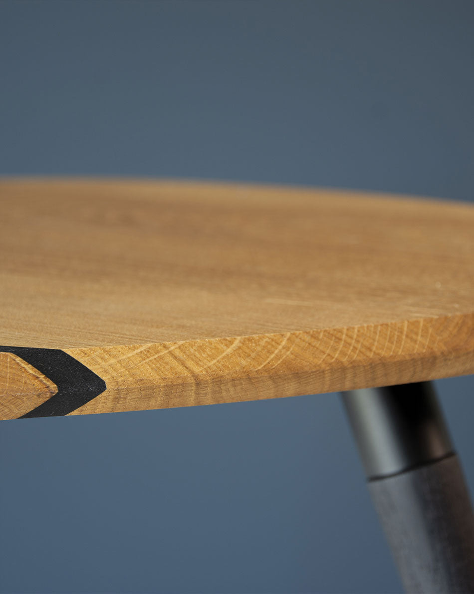Table basse NOMU en chêne massif aux pieds compas noirs – vue 4 — vue 4