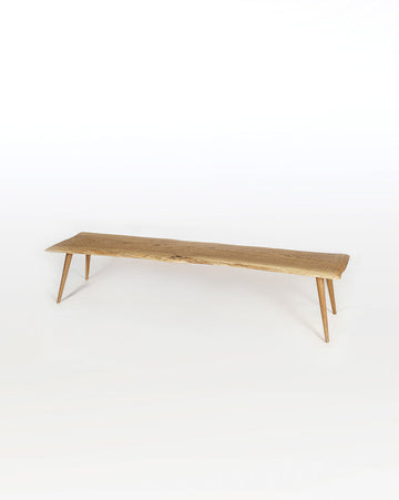 Banc sculpté NUÉE en chêne massif sur pieds compas – vue 2